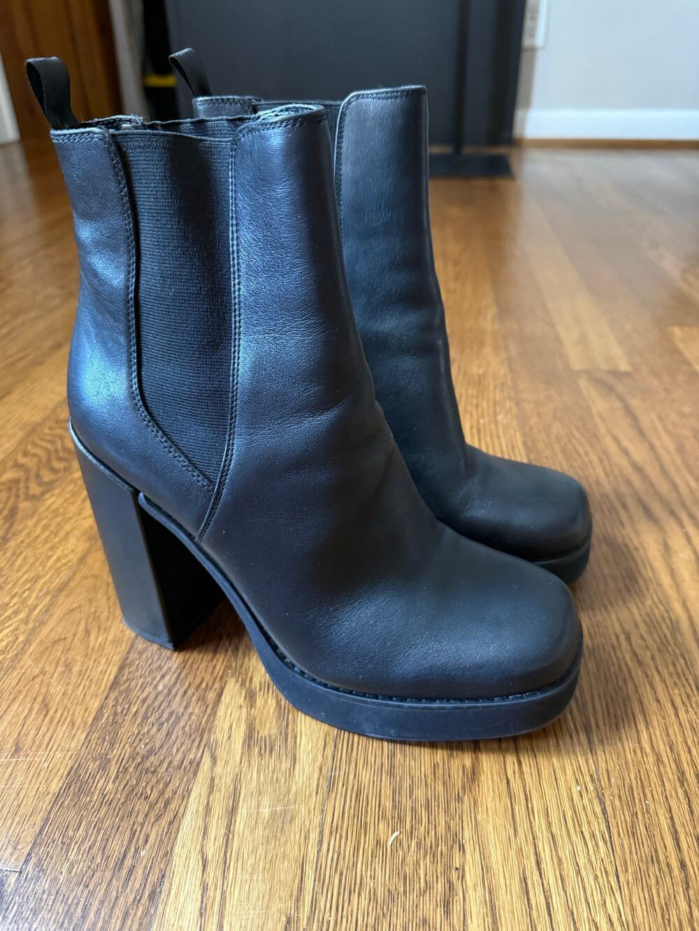 Steve Madden Women's Triple Platform Chelsea Boots Size 9.5